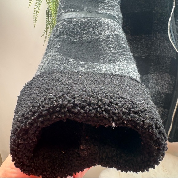 BCBG coat.  Black & Grey. Gorgeous. Size XS - Picture 5 of 12